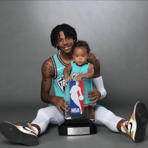 ja-morant-and-daughter-ROY