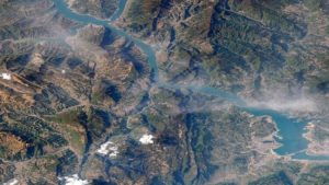 China-just-launched-a-hydroelectric-plant-producing-1-750x422 (1)