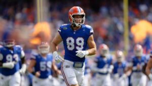 Florida-Gators-tight-end-Hayden-Hansen-89_University-of-Florida-Gators-vs-Texas-AM-Aggies_0016-1021x580